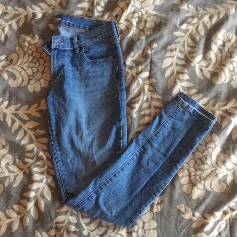 Size 6 Old Navy Skinny Jeans